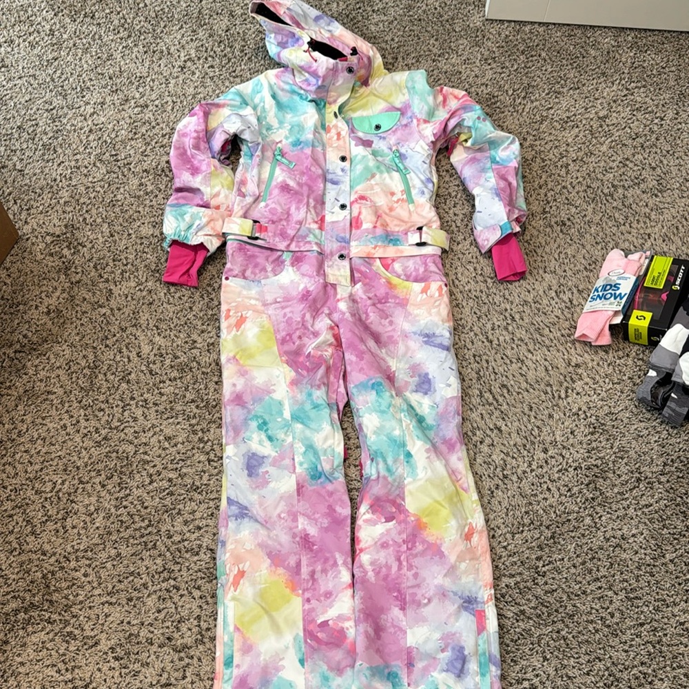 Ladies ski clothes-bundle. 
Ski pants, ski bib, jacket